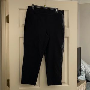 Chico’s black Brigitte pull on crops size 2
